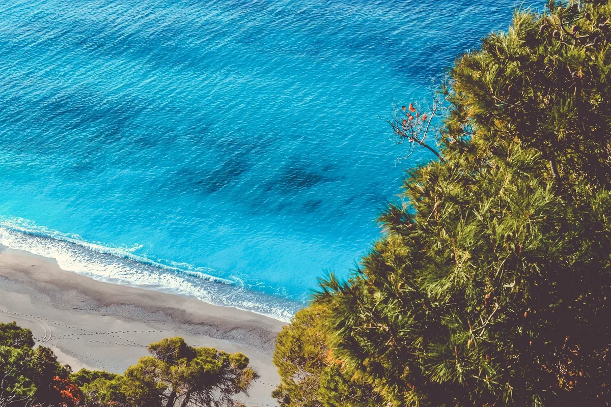 Alacasu Cennet Koyu turkuaz deniz